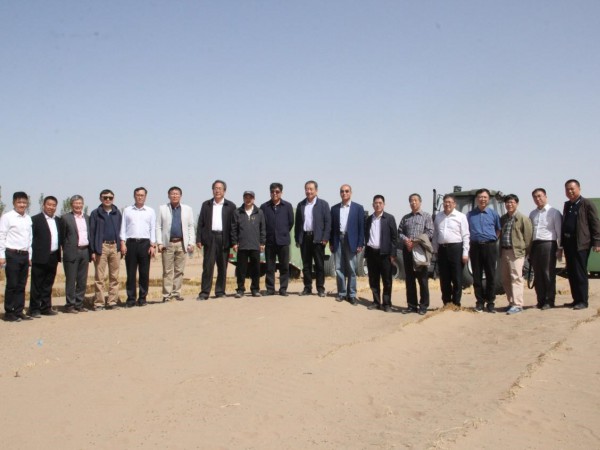 中國林學(xué)會“多功能固沙集成技術(shù)裝備創(chuàng)制與應(yīng)用”項目科技成果評價會在全國荒漠化防治（機械治沙工程）試驗示范基地 成功舉辦