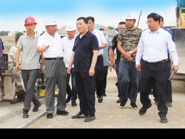 武威市委常委、涼州區(qū)委書記鞠毅一行到武威北二環(huán)項目調(diào)研指導(dǎo)工作