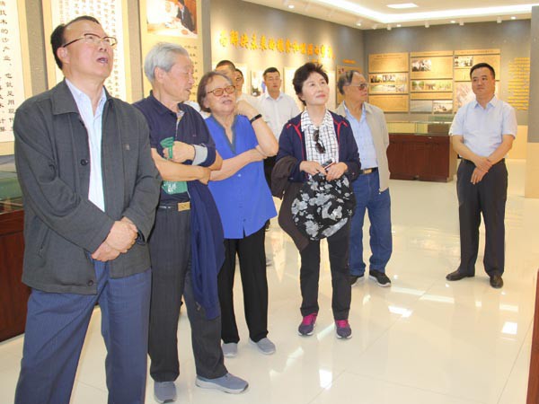 中國科協(xié)原副主席、中國生物多樣性保護與綠色發(fā)展基金會名譽理事長劉恕一行調(diào)研全國荒漠化防治（機械治沙工程）試驗示范基地