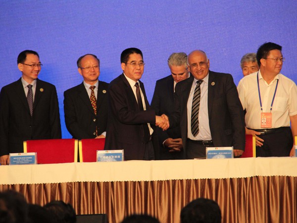 新能源公司與摩洛哥德拉-塔菲拉勒特大區(qū) 簽訂戰(zhàn)略合作協(xié)議 新能源公司與摩洛哥德拉-塔菲拉勒特大區(qū) 簽訂戰(zhàn)略合作協(xié)議