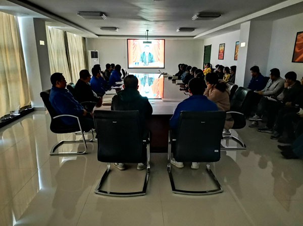 新能源公司組織職工認(rèn)真學(xué)習(xí)貫徹 十九屆四中全會精神