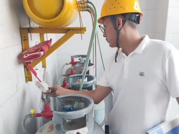 緊繃“安全弦”，嚴(yán)把“節(jié)前關(guān)”！新能源公司開(kāi)展節(jié)前安全生產(chǎn)專項(xiàng)檢查