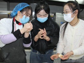 弘揚傳統(tǒng)迎冬至 餃香四溢暖人心 ——新能源公司開展冬至包餃子活動