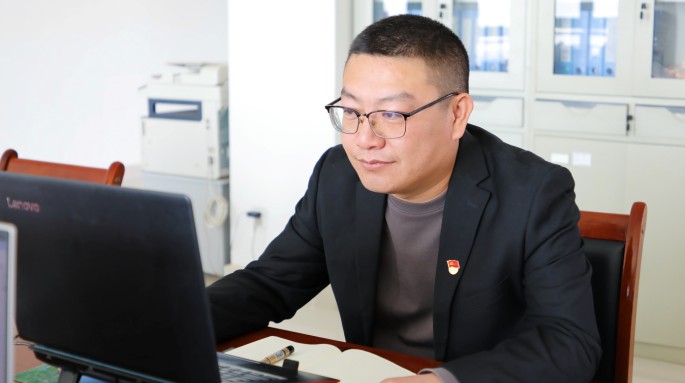 【榜樣力量】堅(jiān)守崗位，鑄就不凡業(yè)績(jī) ——記甘肅建投2024年度優(yōu)秀員工張久明